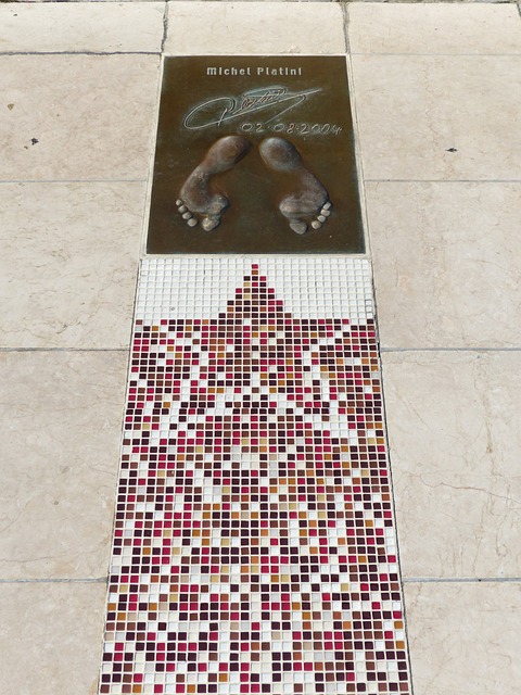 字塔体系的 字塔体系的